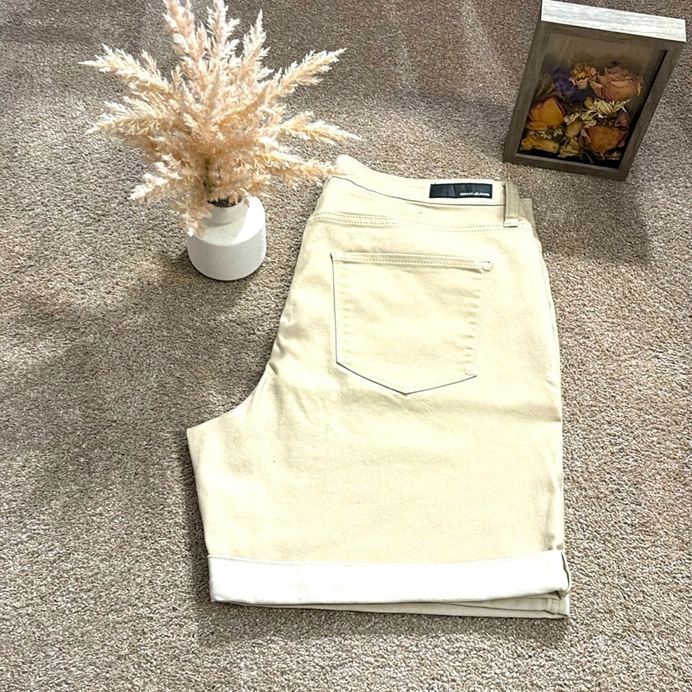 BIG DIVORCE SALE!! DKNY JEAN SHORTS SUPER CUTE 🥰 BUNDLE TO SAVE